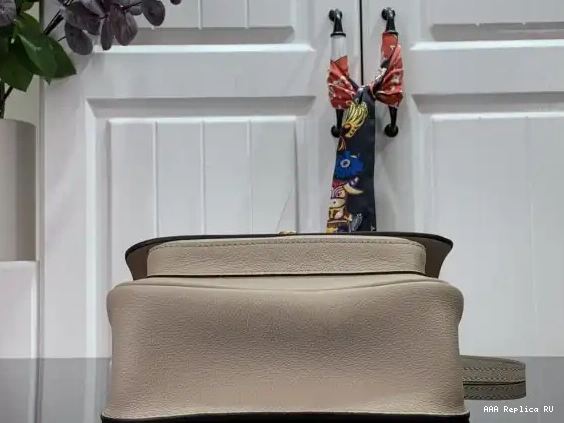 Aaa replica bags CHAIN VUITTON LOUIS LOCKME PM 0514